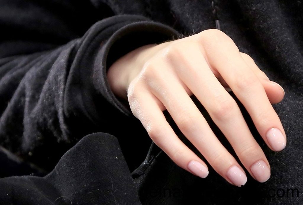 How to Choose the Proper nude gel nail polish for Your Skin Tone?